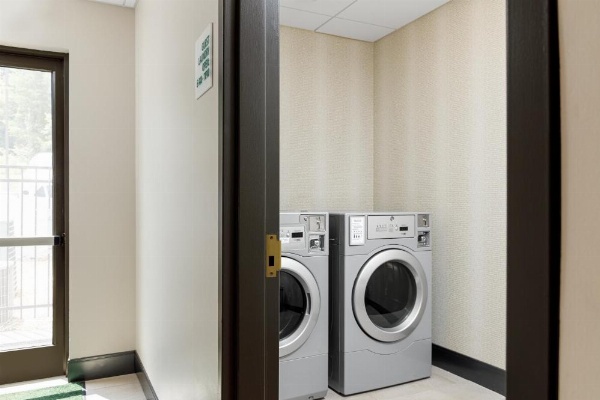 Holiday Inn Cleveland image 8